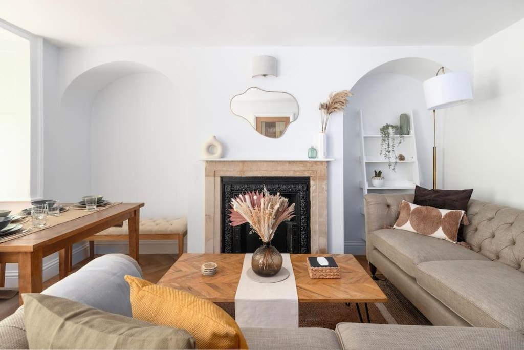 Spacious Apartment - 5 Minutes Walk To Bath Abbey エクステリア 写真