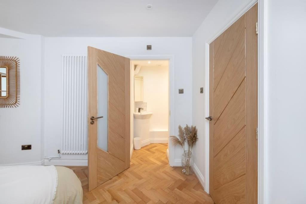 Spacious Apartment - 5 Minutes Walk To Bath Abbey エクステリア 写真