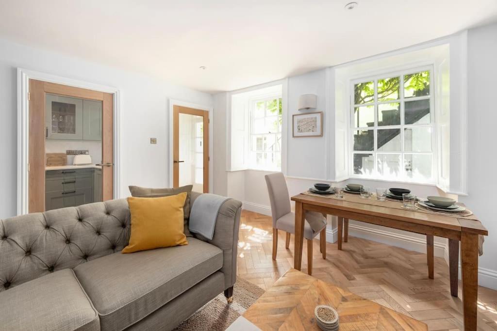 Spacious Apartment - 5 Minutes Walk To Bath Abbey エクステリア 写真