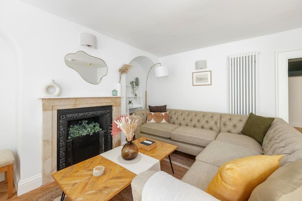 Spacious Apartment - 5 Minutes Walk To Bath Abbey エクステリア 写真
