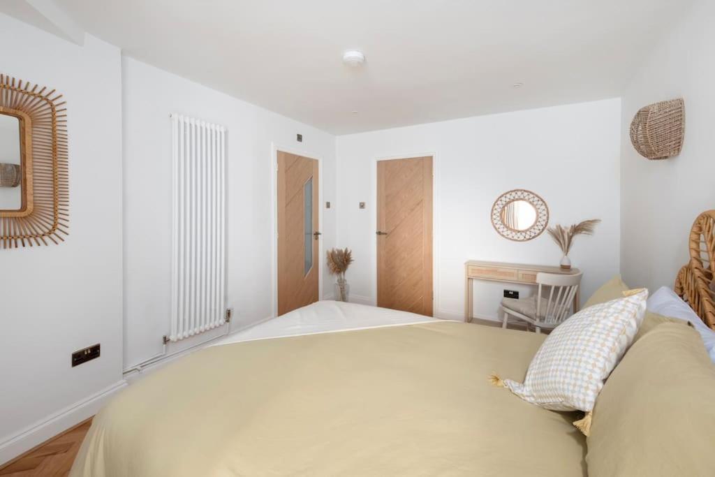 Spacious Apartment - 5 Minutes Walk To Bath Abbey エクステリア 写真