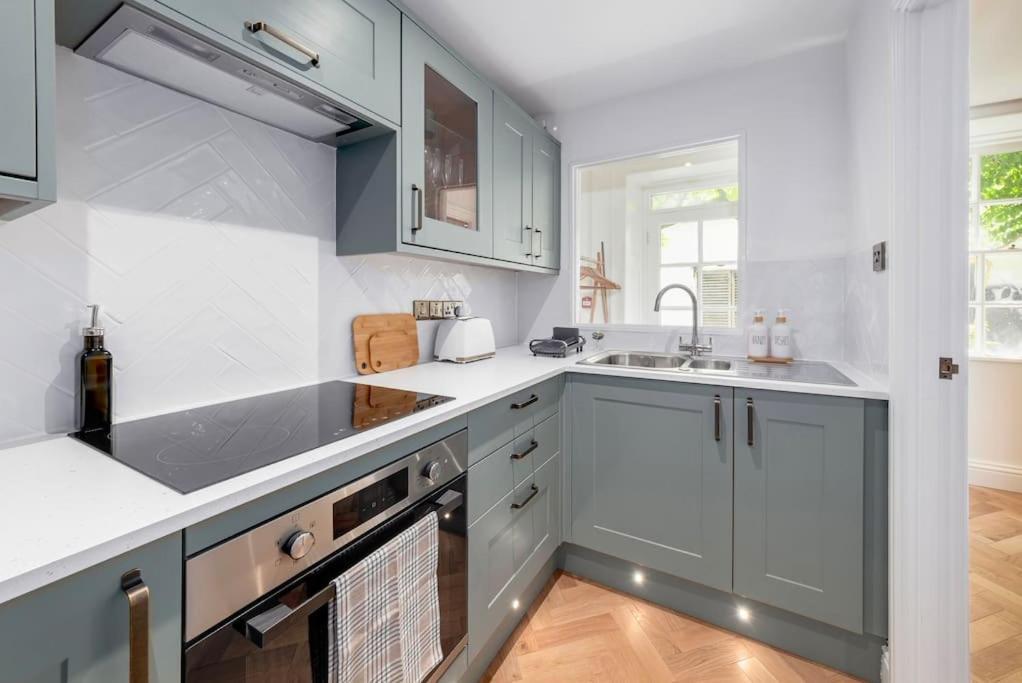 Spacious Apartment - 5 Minutes Walk To Bath Abbey エクステリア 写真
