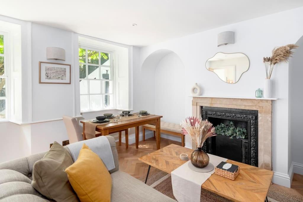 Spacious Apartment - 5 Minutes Walk To Bath Abbey エクステリア 写真