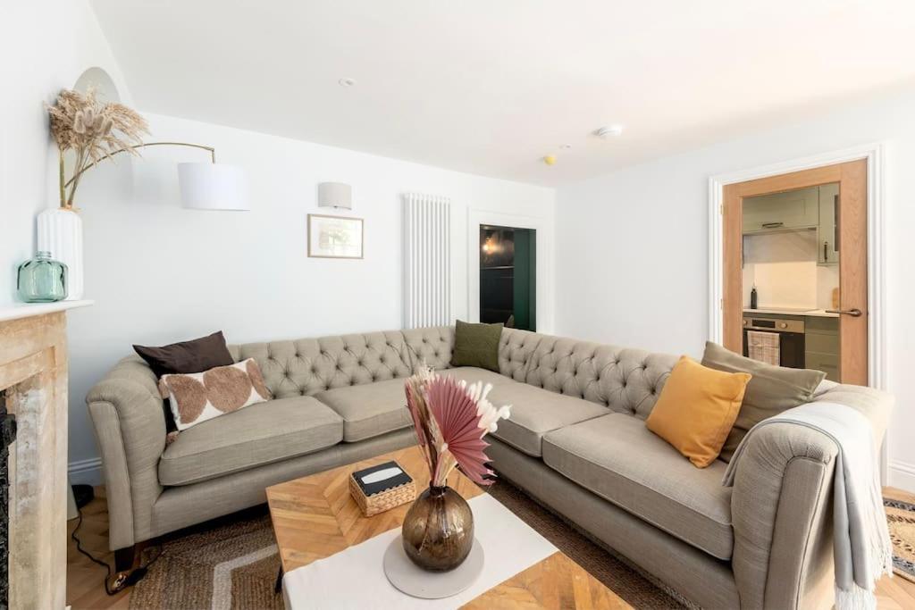 Spacious Apartment - 5 Minutes Walk To Bath Abbey エクステリア 写真